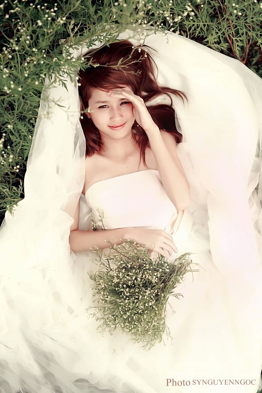 Hot girl khoa Triết học Trường ĐH KH XH&NV, Hoàng Ngọc Hà Hải Yến xinh tươi trong váy cưới
